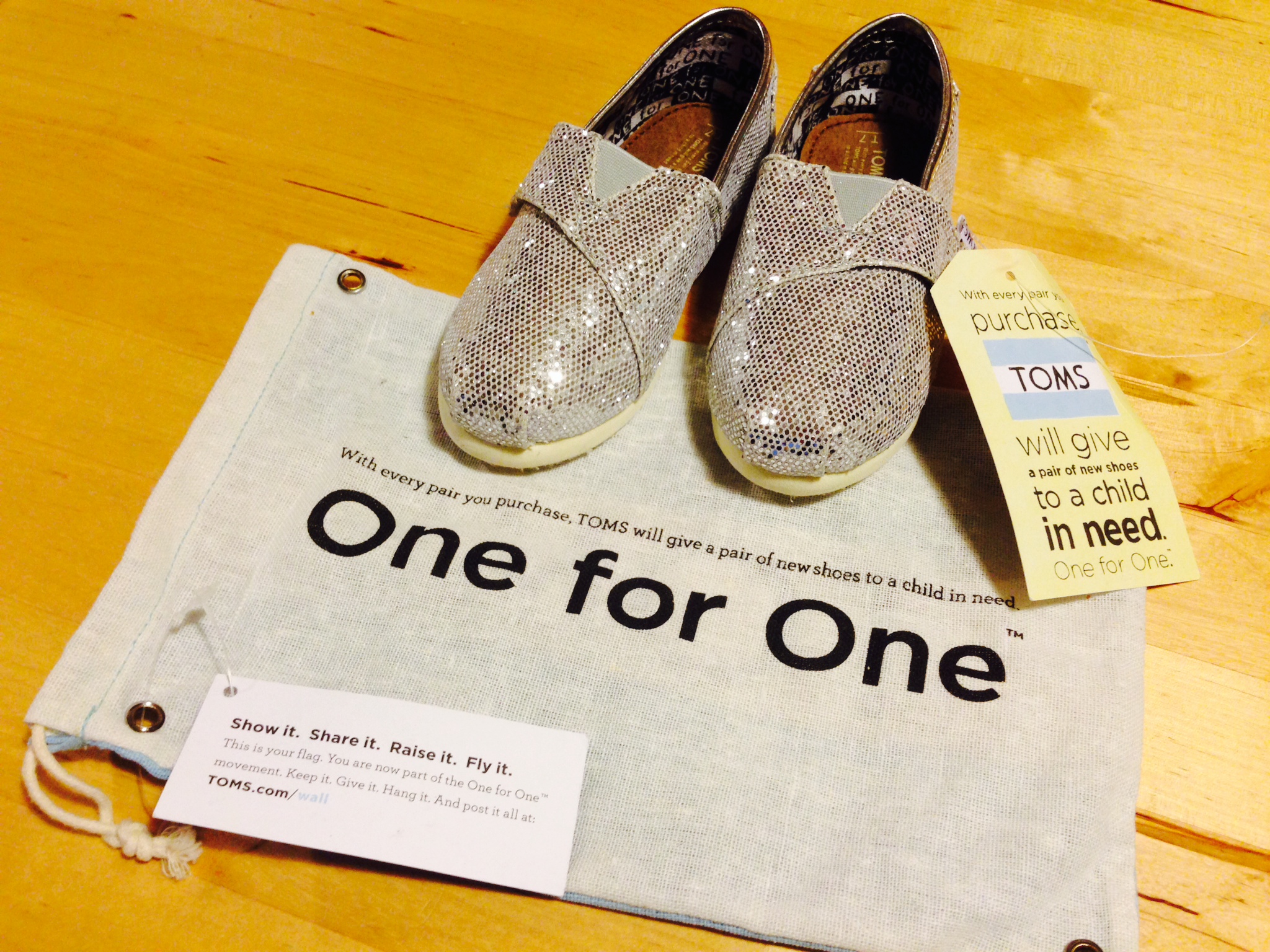 Knop apt forhøjet TOMS Shoes - Review - Stay Home Shopping